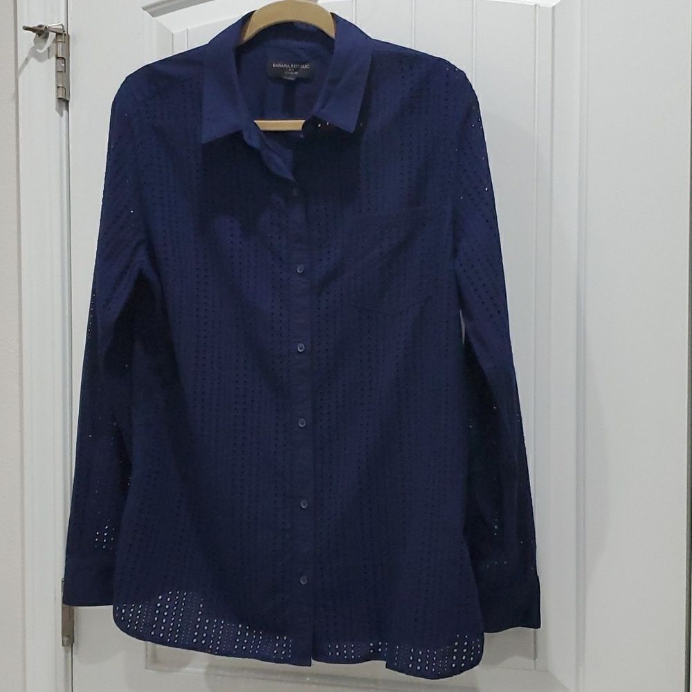 Banana Republic classic fit Navy button down, Size Large, NWOT